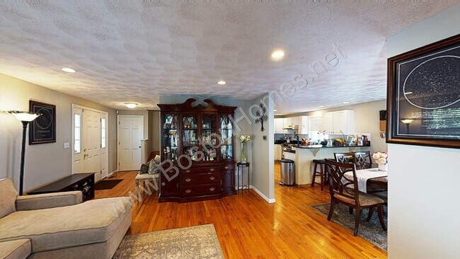 Building Photo - 303 Waverley Ave