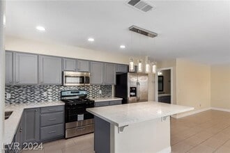 Building Photo - 9424 Deer Lodge Ln