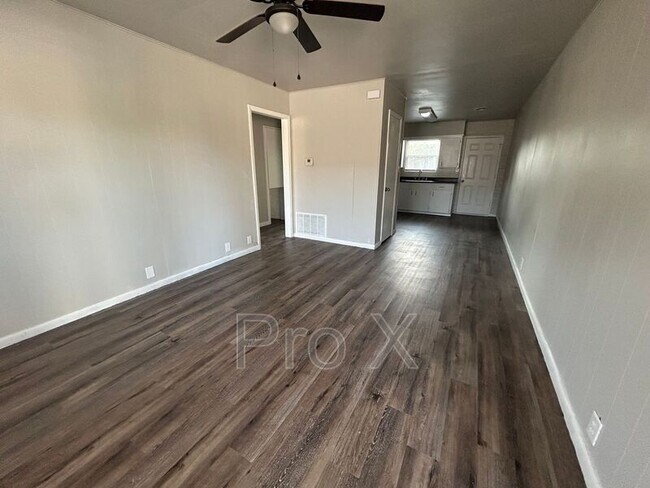 Foto del edificio - 704 W Oak St