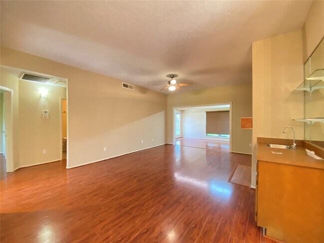 Foto del edificio - 15731 Castorglen Dr