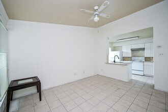 Building Photo - 3900 Woodchase Dr
