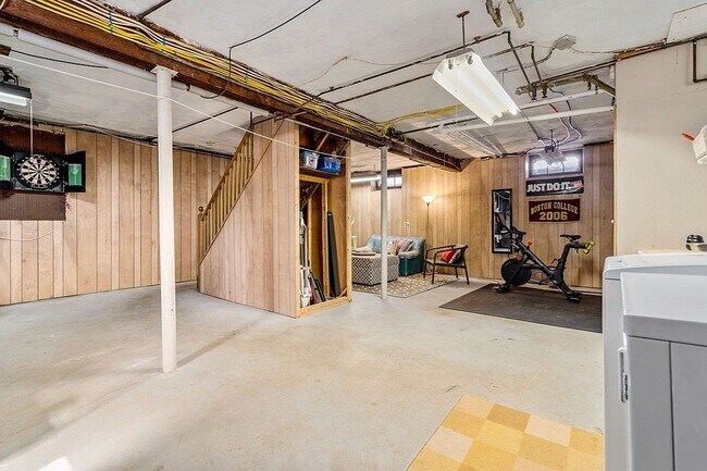 Building Photo - 139 Stimson St