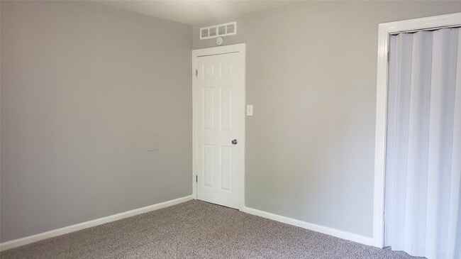 Foto del edificio - 7715 Glover St