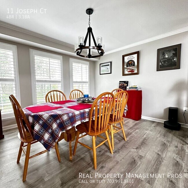 Building Photo - Upgraded Single family home / fully fenced...