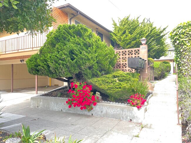 Foto del edificio - 4332 Salem St