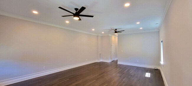 Building Photo - Beautiful 2 story home in heart of Church ...