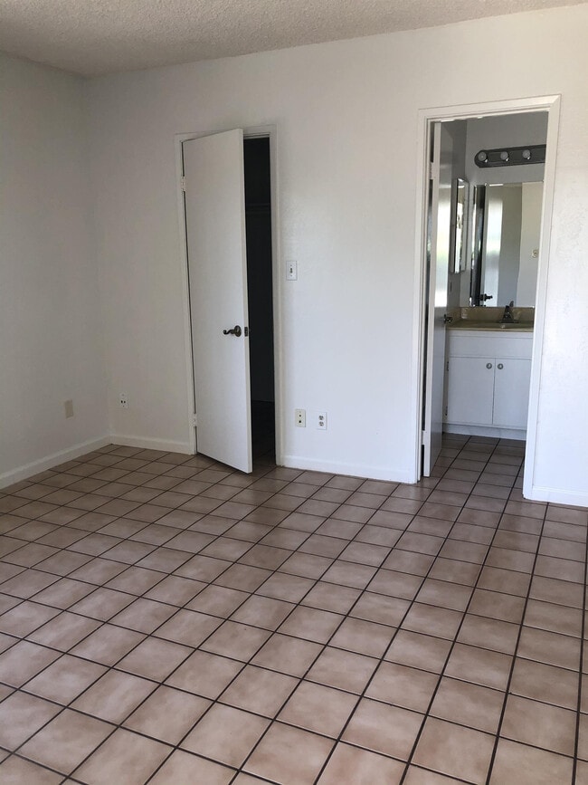 Building Photo - 1488 Pioneer Way