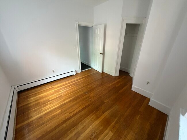 Building Photo - 44a Joy St. Unit 2