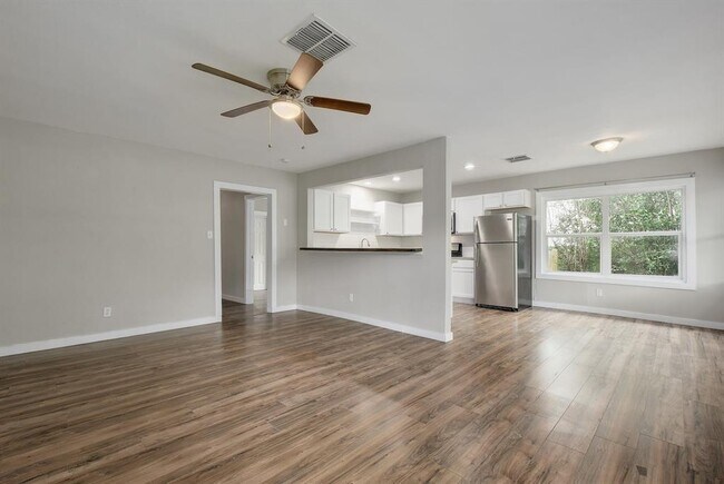 Foto del edificio - 6301 Arnold Dr