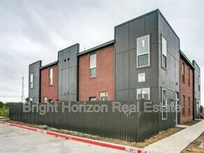 Building Photo - 10612 Tube Dr