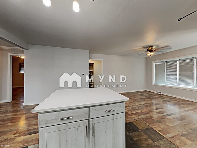 Building Photo - 3 br, 2 bath House - 4645 N Fillmore St