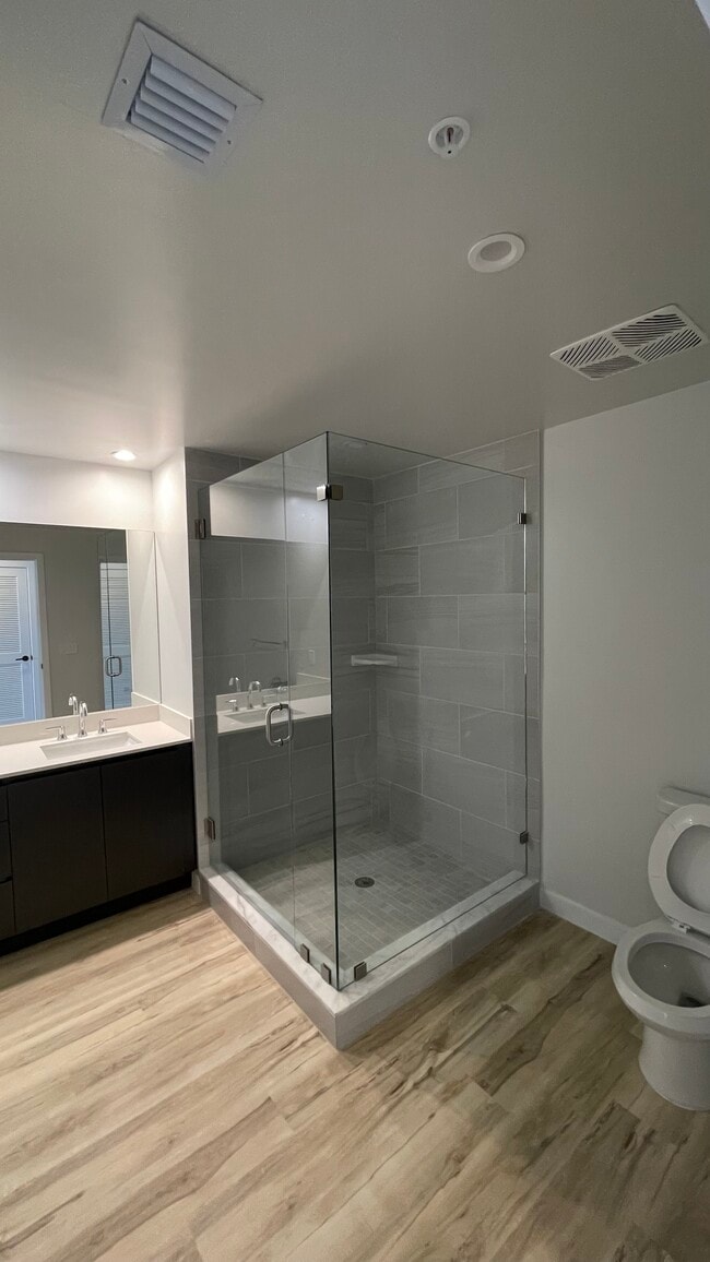 Building Photo - 212 SW 5th Ave