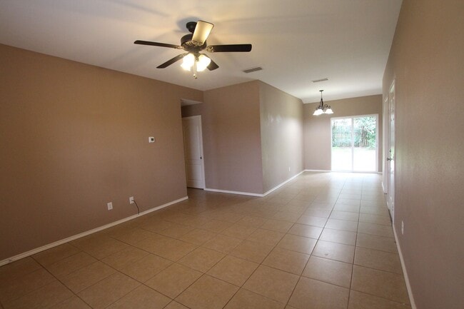 Building Photo - Lease Takeover Opportunity Available! Charming 2 Bed 2 Bath Home! Lindale ISD!