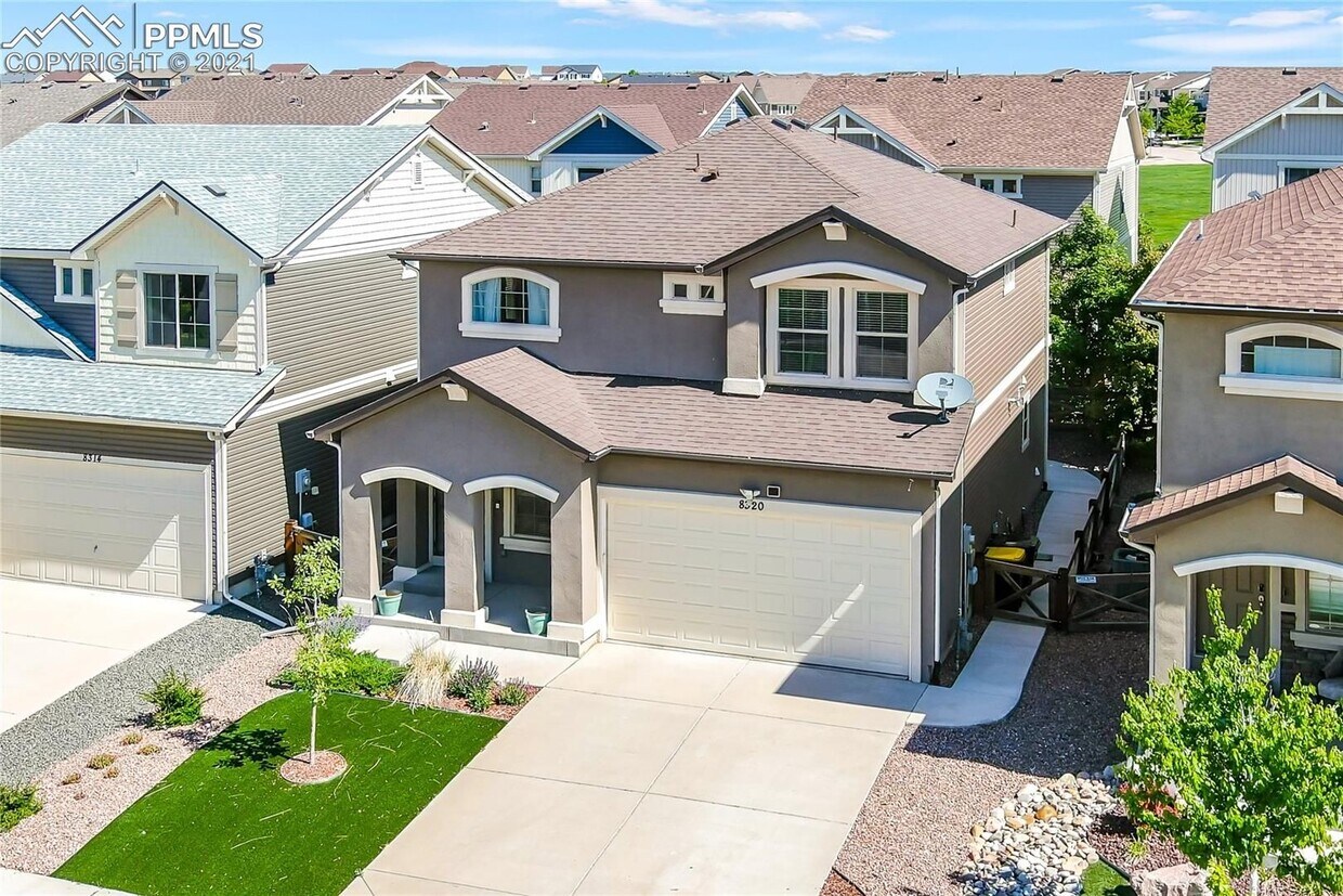 Foto principal - Banning Lewis 4 bed, 3.5 bath, 2 car