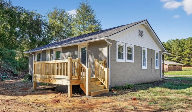 Building Photo - 306 7th St E