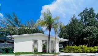 Foto del edificio - 780 NE 122nd St