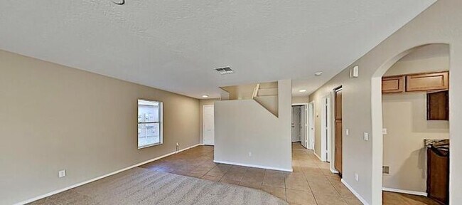 Building Photo - 4 Bedroom, 3 Bath Coming Soon!!