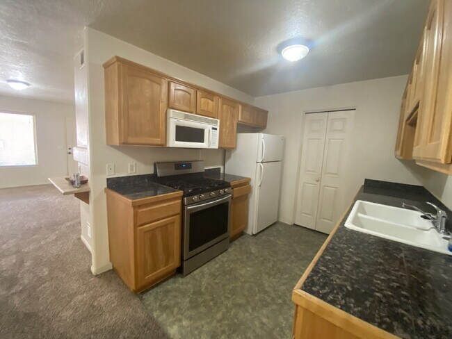 Foto del edificio - "2-Bedroom Condo in Saint George - Cozy Comfort with Modern Touches!"