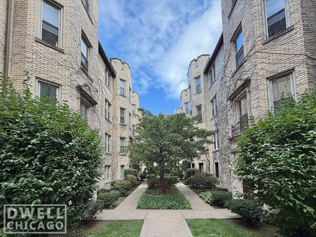 Foto del edificio - 1430 W Farwell Ave