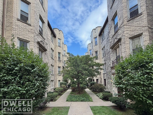 Building Photo - 1430 W Farwell Ave