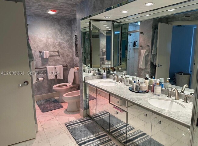 Building Photo - 20191 E Country Club Dr