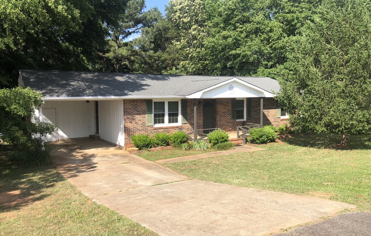 Primary Photo - 3672 Centerville Rd