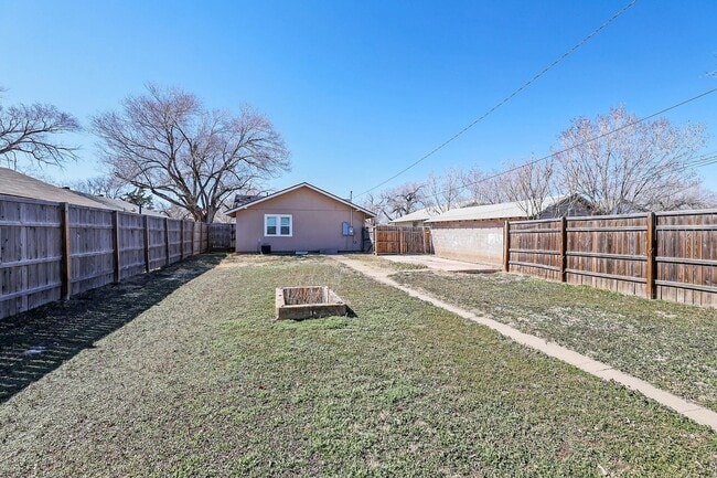 Building Photo - 3905 S Tyler St