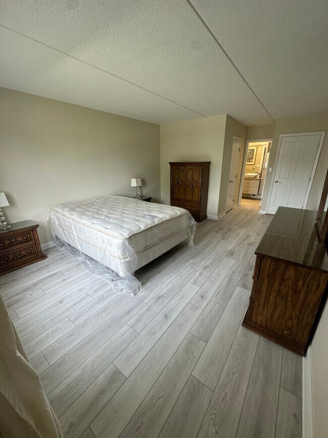 Building Photo - 350 Plum Creek Dr
