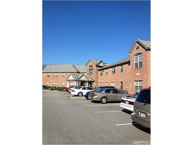 Building Photo - 105 Royal Ln