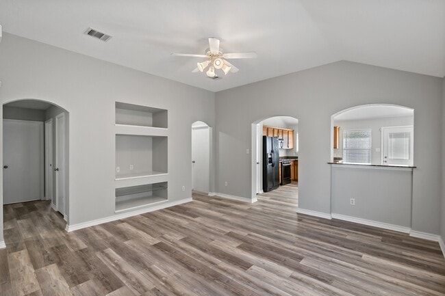 Foto del edificio - 1002 Crested Point Dr