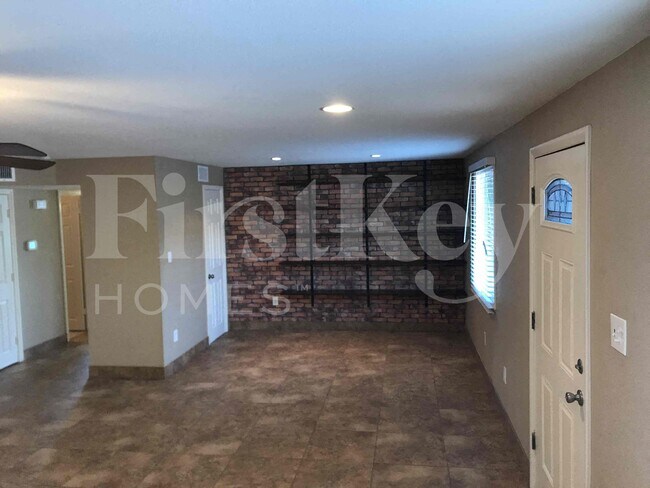 Building Photo - 3550 E Thunderbird Rd