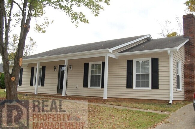 Building Photo - *Move In Special* Spacious 3BR/2BA Ranch H...