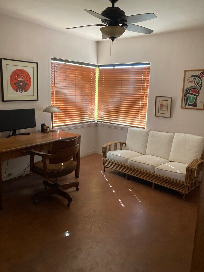 Building Photo - 4219 E Oxford Dr