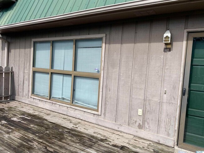 Foto del edificio - 2225 Golf Rd SW