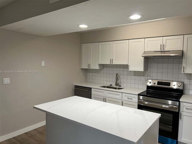 Foto del edificio - 4055 W McNab Rd