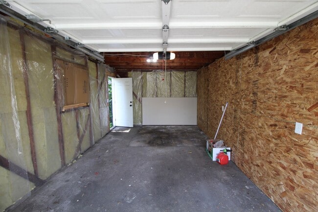 Building Photo - 1211 E Mission Ave