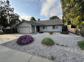 Building Photo - 398 Corrida Dr