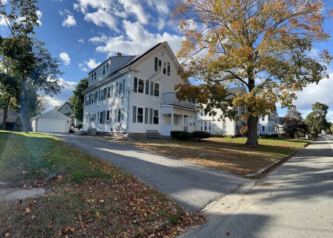 Building Photo - 65 Linden St