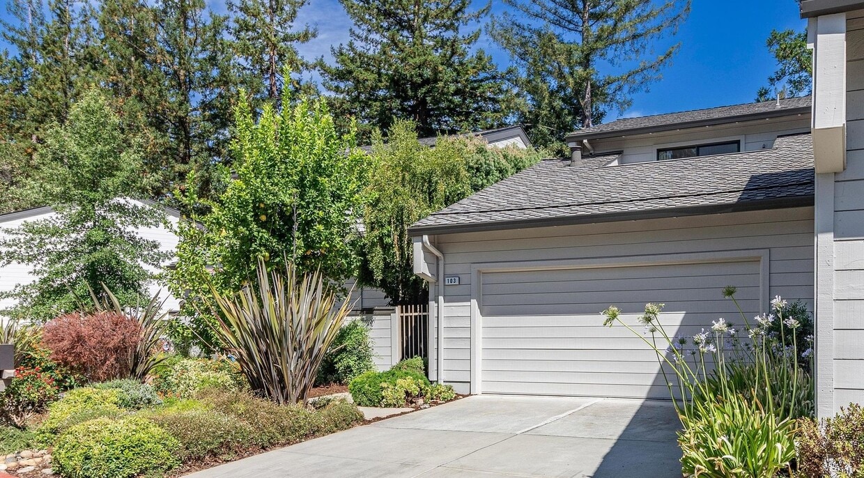 Primary Photo - Newly Remodeled Two-Bedroom Two-and-a-Half...