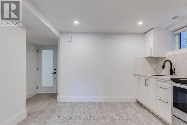 Photo du bâtiment - 613-613 Harvie Ave
