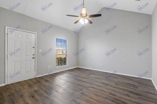 Building Photo - Fresh 3/2 Duplex in Weatherford!