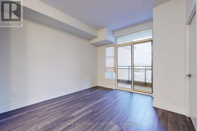 Building Photo - 540-540 Bur Oak Ave