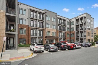 Building Photo - 1675 Bandit Loop