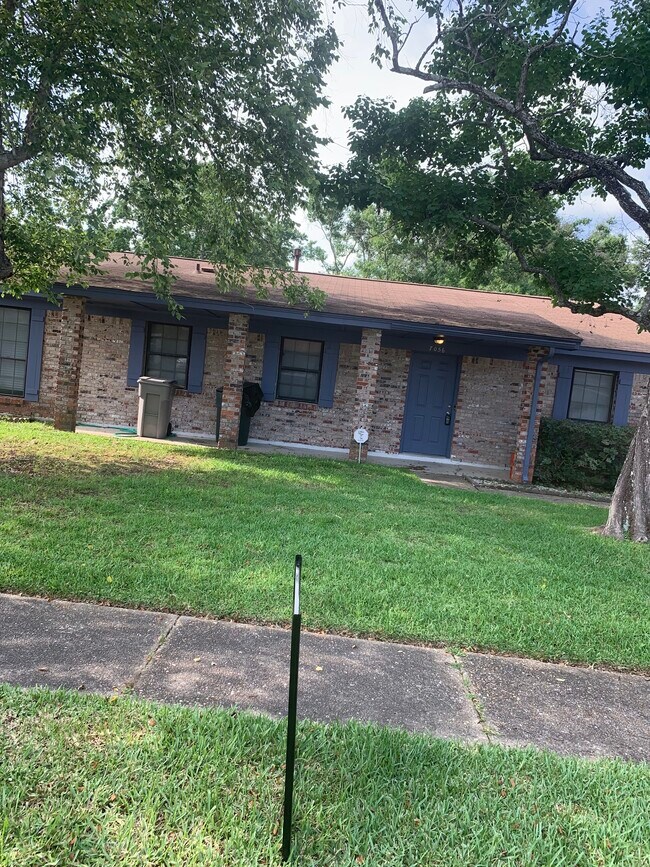 Foto del edificio - 7056 Santa Barbara St