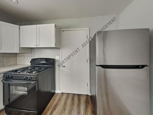 Building Photo - 9905 E 81st St