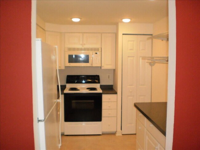 Kitchen - 7630 Provincial Dr