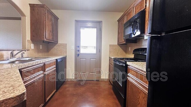 Building Photo - 619A Karey Dr