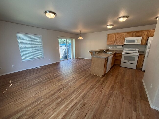 Foto del edificio - 3 Bedroom 2.5 Bath Two Story Duplex