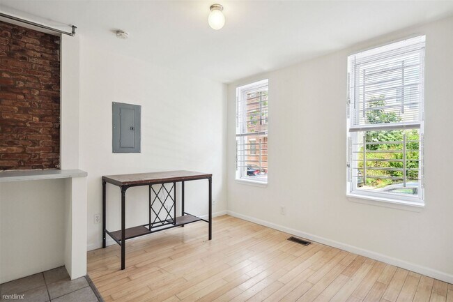Foto del edificio - 3 br, 1 bath Triplex - 1616 WILLINGTON ST ...