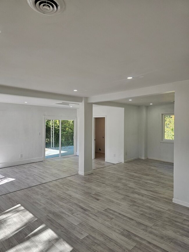 Building Photo - 432 Maryle Ct